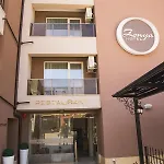 Zonya 3* ساني بيتش