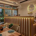 Zonya 3* ساني بيتش