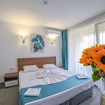 Zonya 3* ساني بيتش